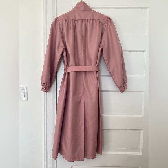 Vintage Eatons puff sleeved pink trench coat - Picture 2 of 8
